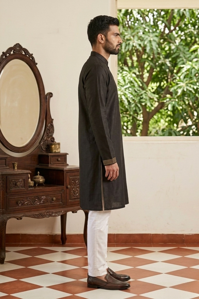 Black colour kurta top with sleeves with lotus and hummingbird with pant