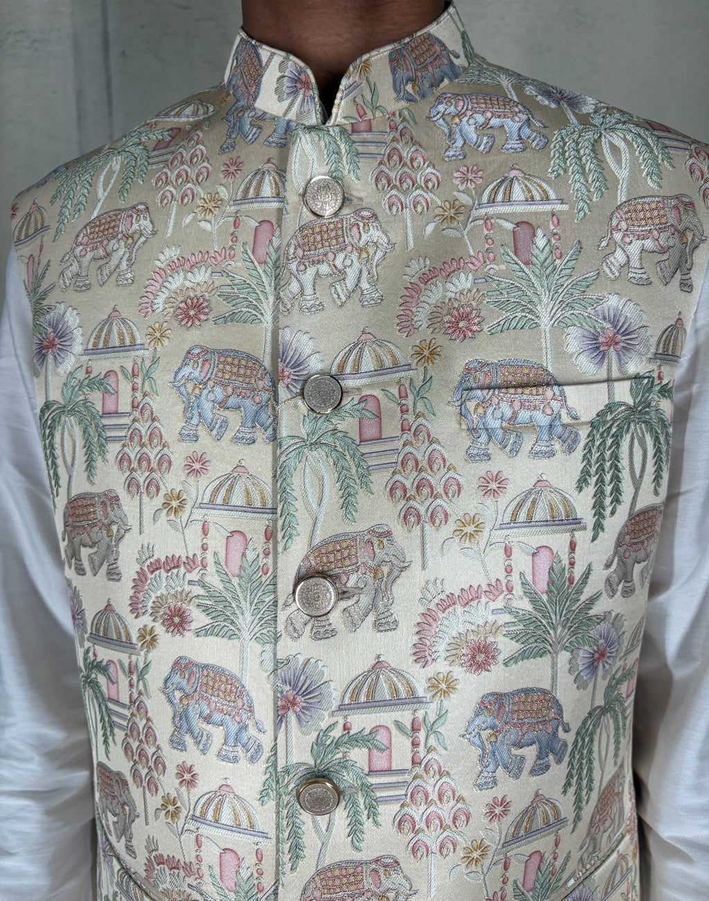 Pink colour half sleeves bundi with allover printed motifs